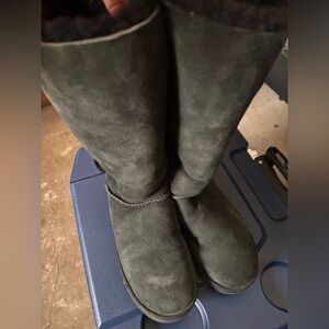 Tall Uggs with back bow ties